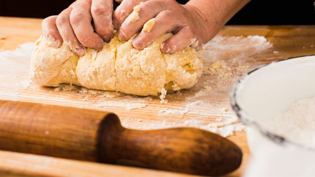 Kağıt Gibi İncecik Baklava ve Börek Hamuru Nasıl Açılır?