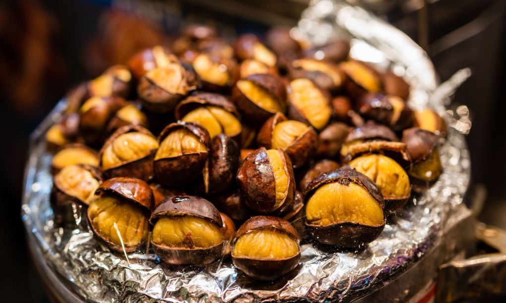 Kış Geldi. Kestaneler Evde Pişsin.