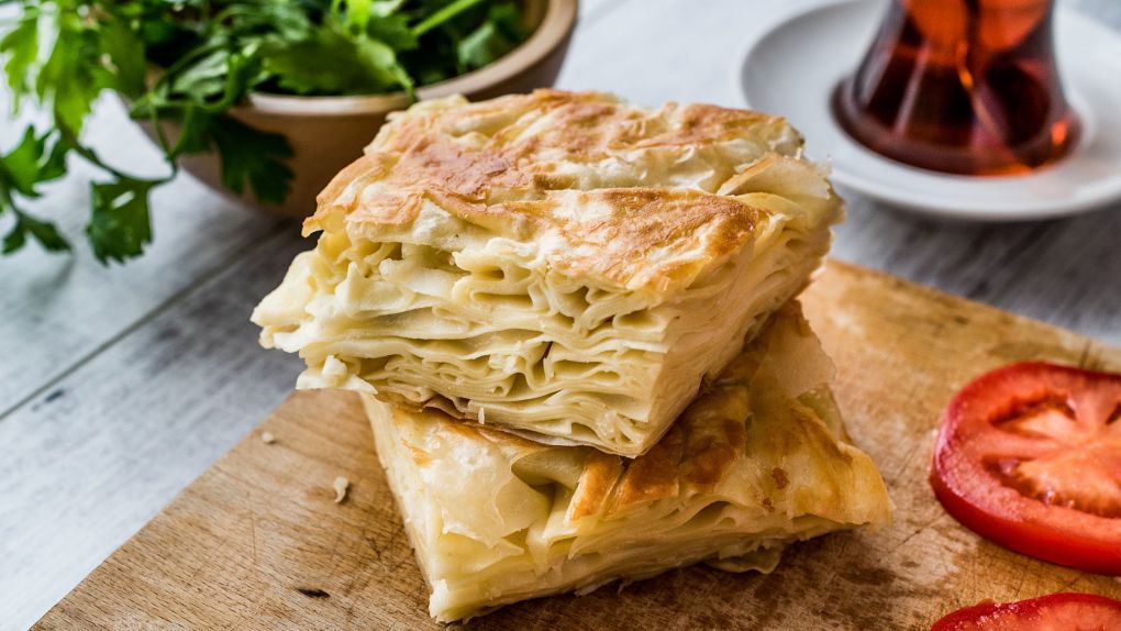 Misafirlerinize Sunabileceğiniz 7 Nefis Pratik Börek Tarifi