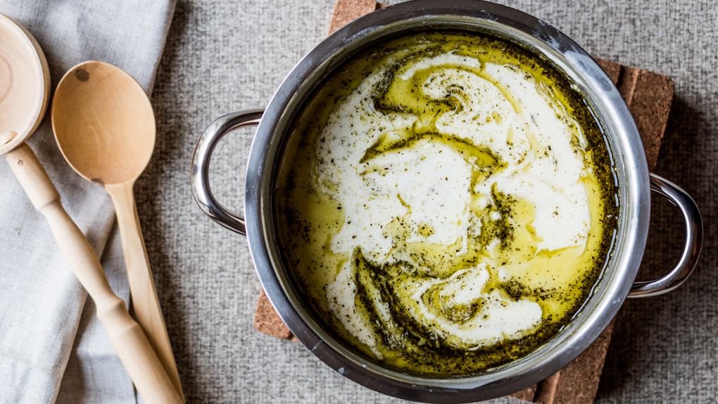 Anne Çorbası: Şehriyeli Yoğurt Çorbası