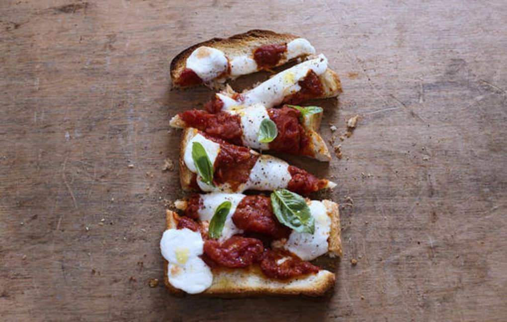 Bayat Ekmek Pizzası