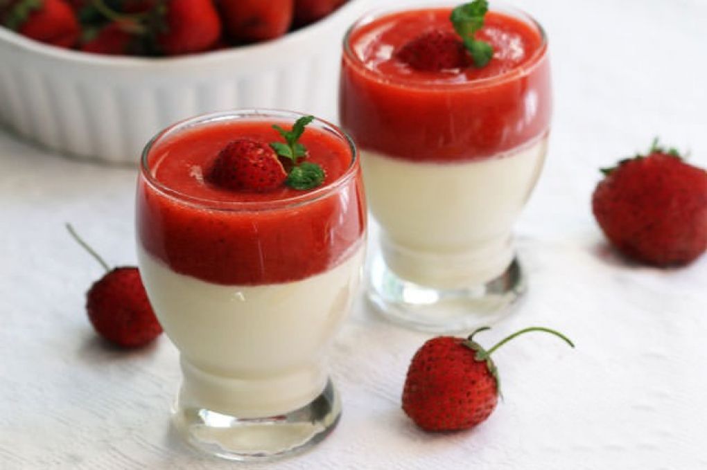 Çilekli Panna Cotta