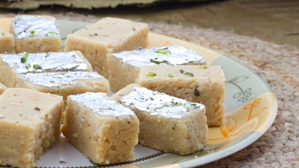 En Pratik Tatlı: Sütlü İrmik Tatlısı