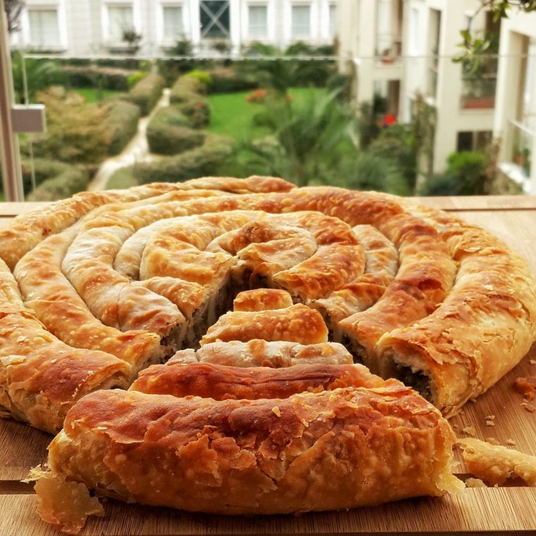 Kıymalı Kol Böreği