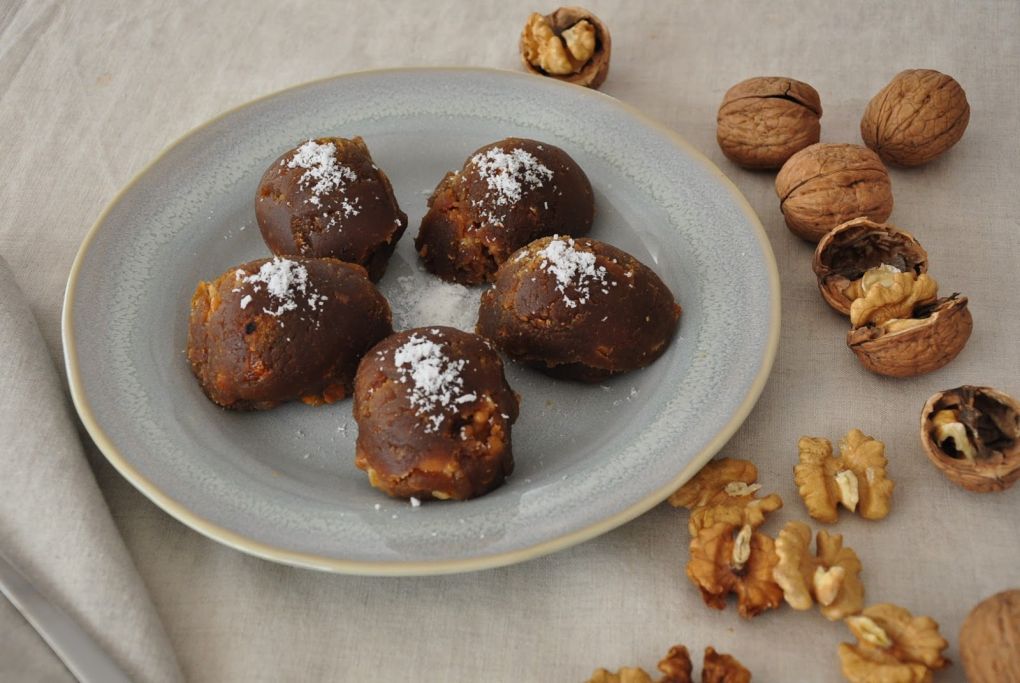 Kokusu Sokaklara Taşar Cevizli Un Helvası