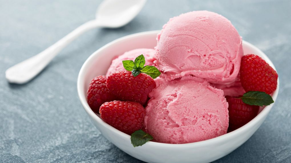 Sodalı Çilekli Dondurma