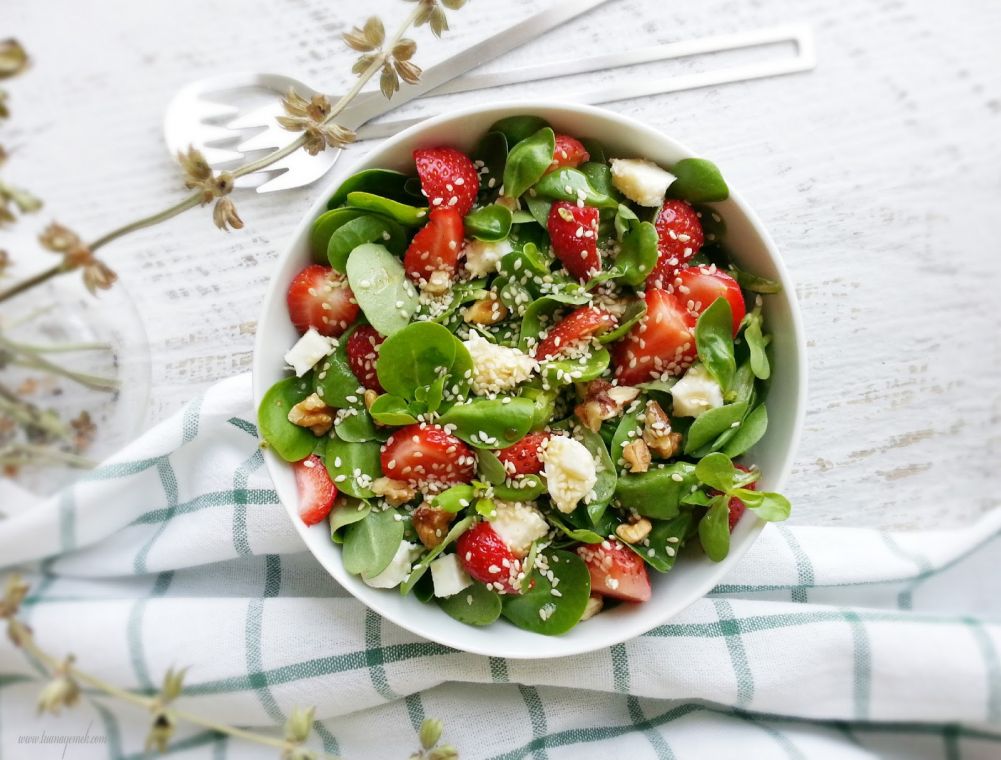 Yaz Salatası Çilekli Semizotu Salatası