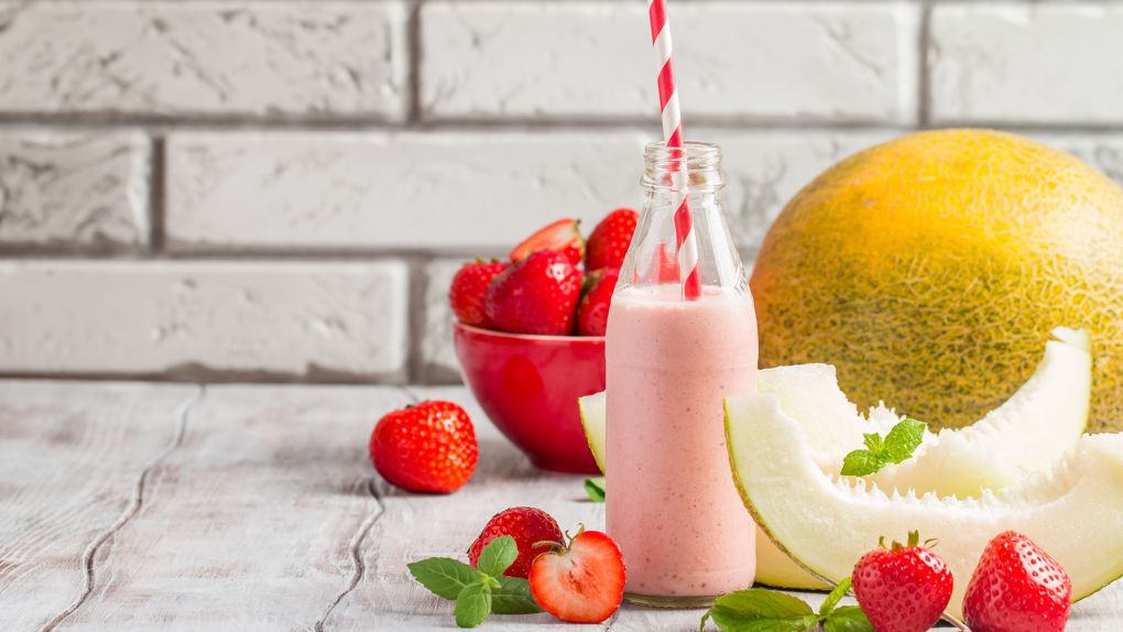 Yaz Serinliği: Kavunlu Çilekli Smoothie