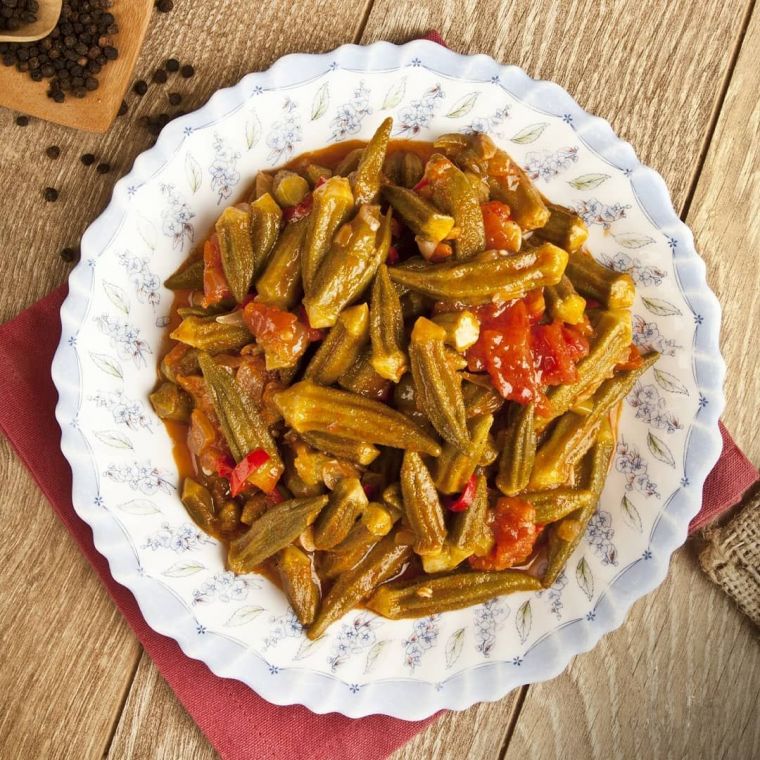 Zeytinyağlı Etsiz Bamya Yemeği